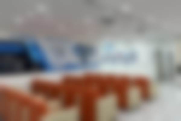 去西宁中诺口腔做前牙矫正，戴金属托槽起初酸胀，复诊调整后牙齿排列变化明显