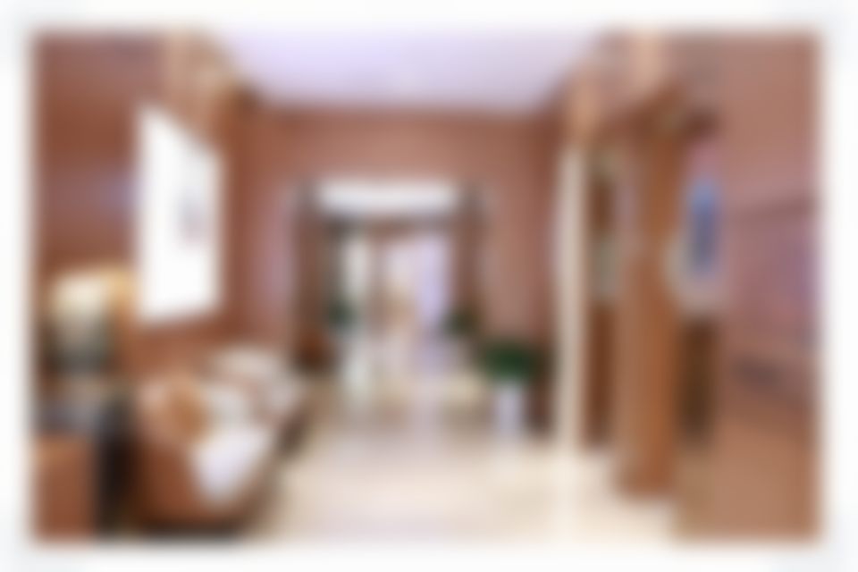 2. 美学修复患者李女士(35岁)