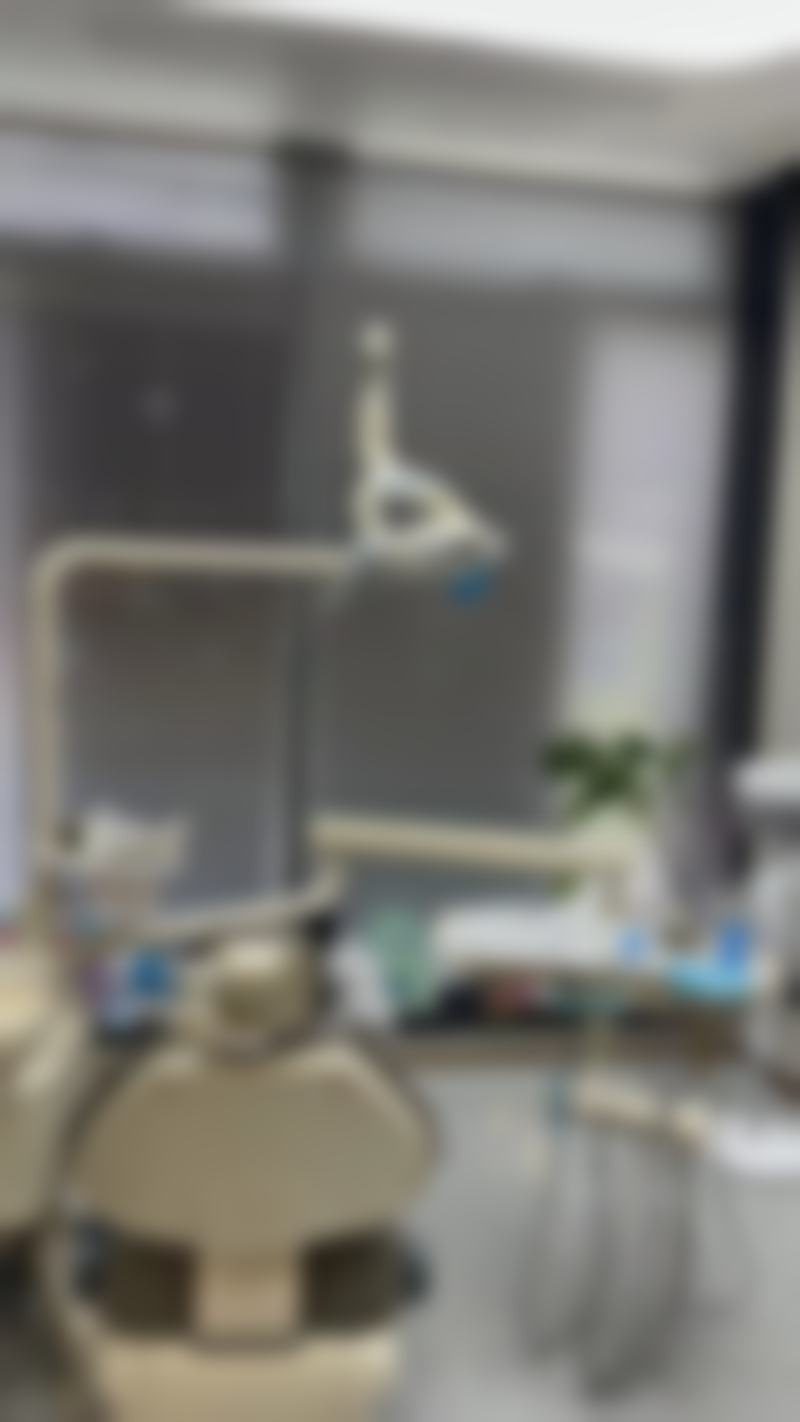 ③ 面诊全程无套路，医生耐心讲解微创拔牙原理