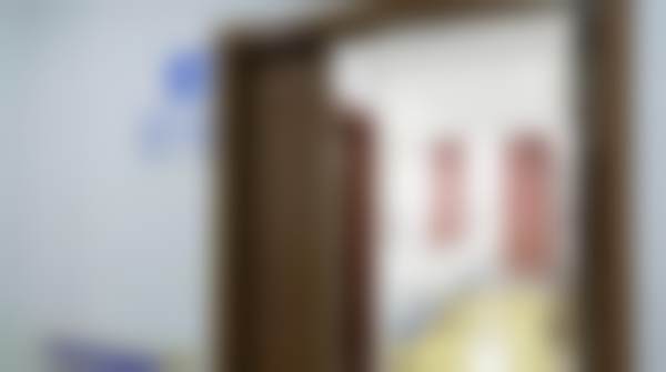 六、梁秀栋医生在哪坐诊？